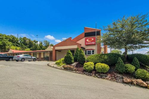 Econo Lodge Pittsburgh I-79 - image 8