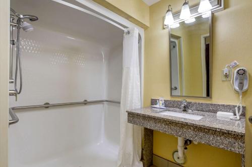 Comfort Inn & Suites Hillsville I-77 - image 13