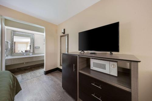 Quality Inn & Suites - Garland - image 12