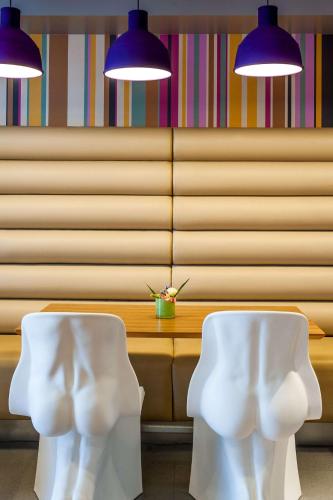 ibis Styles Blackpool - image 2