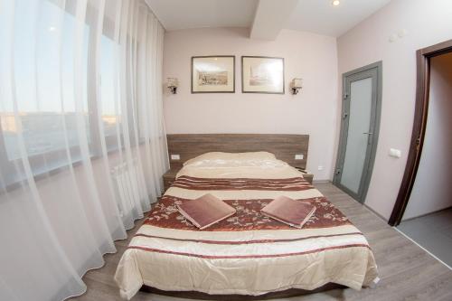 Harat's Hotel