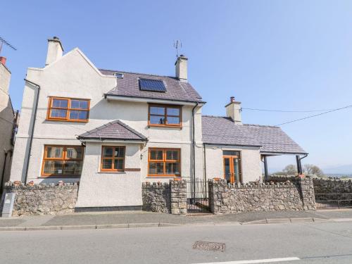 B&B Llanfairpwllgwyngyllgogerychwyrndrobwllllantysiliogogogoch - Morannedd - Bed and Breakfast Llanfairpwllgwyngyllgogerychwyrndrobwllllantysiliogogogoch