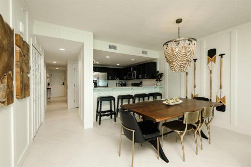 Unit 103 Aruba - 3 Bedroom Ocean Front in Daytona Beach, USA