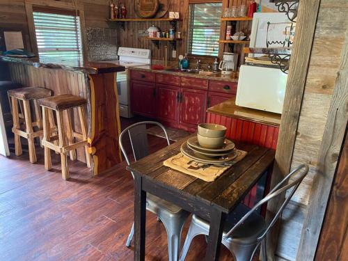 8th St. Cowboy Haus I Biker Friendly I River in บานเดรา