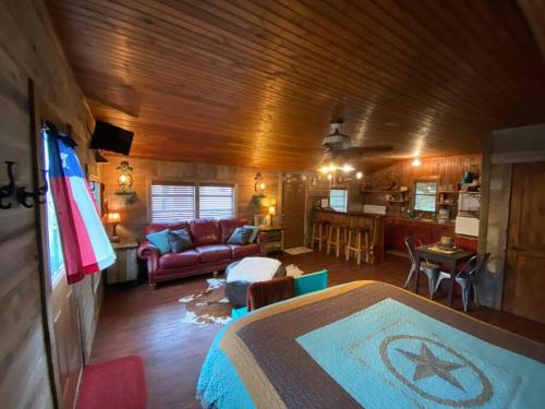 8th St. Cowboy Haus I Biker Friendly I River in บานเดรา