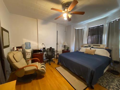 7 Room with Jacuzzi, Massage Seat, and Parking Spac, 15 mins in bus and 7 minutes via New York Water in North Bergen (NJ)