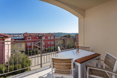 One-Bedroom Apartment with Balcony (5 people)