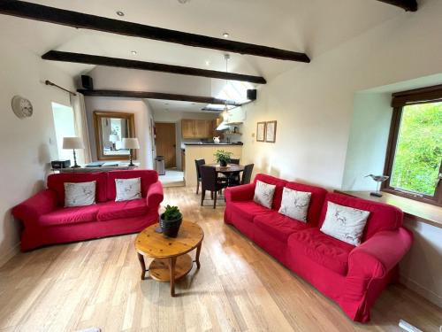 Pass the Keys Beautiful 2BR Converted Mill - Idyllic Location