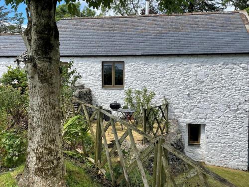 Pass the Keys Beautiful 2BR Converted Mill - Idyllic Location