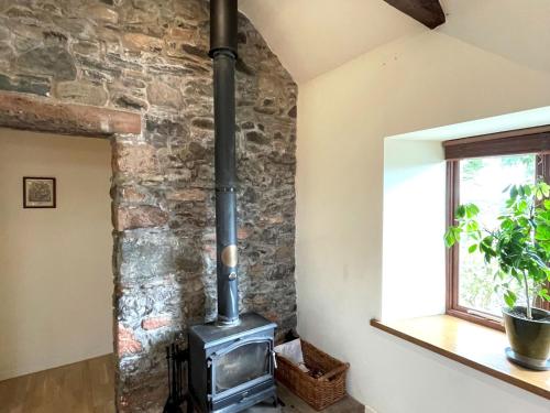 Pass the Keys Beautiful 2BR Converted Mill - Idyllic Location