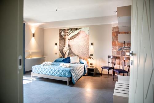 1 queen bed, 1 twin bed