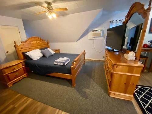 Diamond Apartment with GYM - 2 miles to Fort Sill & just blocks to downtown!