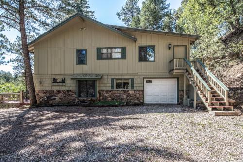 Tis Holiday Haus 3 Bedrooms Sleeps 11 Hot Tub Fireplace Foosball - image 2