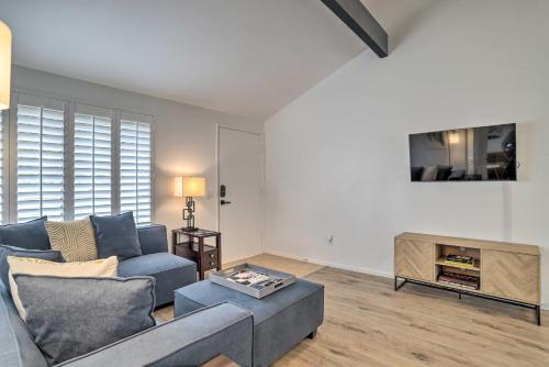 Modern Palm Springs Townhome Near Golf Courses in Palm Springs, USA