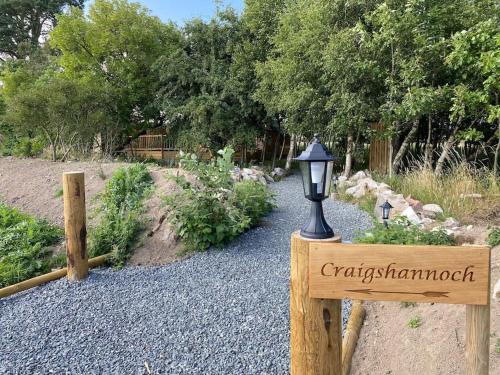 Craigshannoch Luxury 1 bed woodland lodge hot tub in Clovenstone