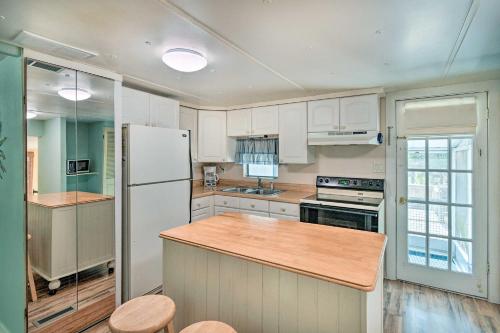 Peaceful Satsuma Escape with Dunns Creek Access in East Palatka (FL)