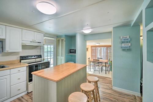 Peaceful Satsuma Escape with Dunns Creek Access in East Palatka (FL)