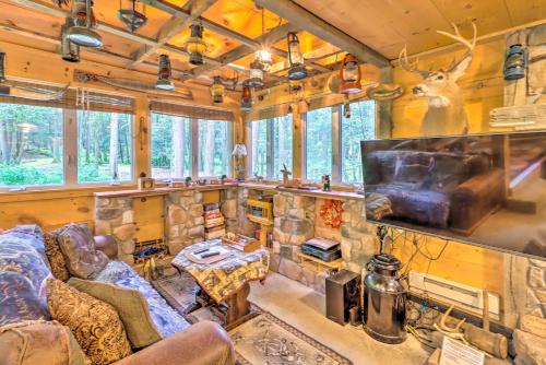 Secluded and Quiet Pocono Mountain Cabin with Hot Tub! in Kunkletown, USA