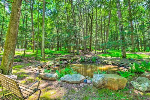 Secluded and Quiet Pocono Mountain Cabin with Hot Tub!