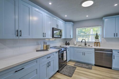 Beach House with Outdoor Kitchen, Walk to Coast in Cocoa Beach, USA