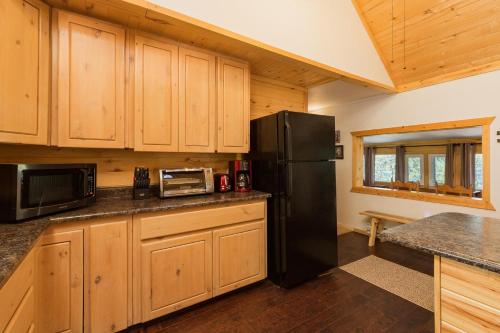 Nellie May Cabin on Vallecito Lake in Vallecito, USA
