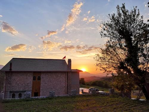 Viesnīcas āriene, Bujtina Celiku in Burrel