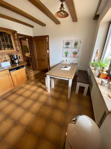 virtuve, Idyllisches Ferienhaus “Werra Ausblick” am Meißner in Berkatal