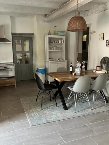 Casa in Bocca al Lupo Ruime design-appartementen met zwembad en Alpenzicht in de Langhe in Clavesana