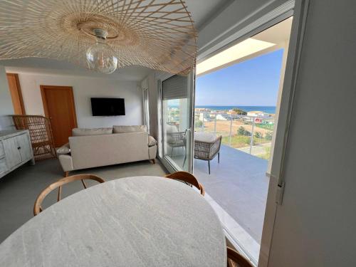 Beautiful penthouse with pool and wonderful beach view 5