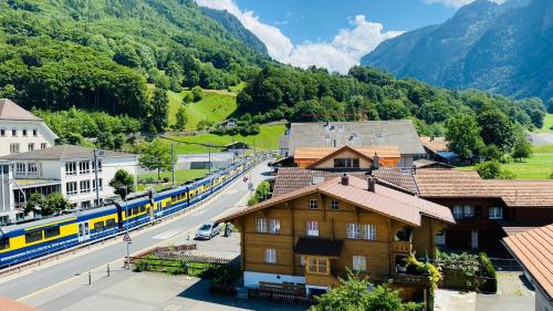 HOTEL CHRISTINA - Hotel - Wilderswil bei Interlaken