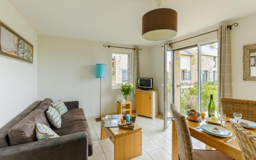 2 bedrooms, 4 beds