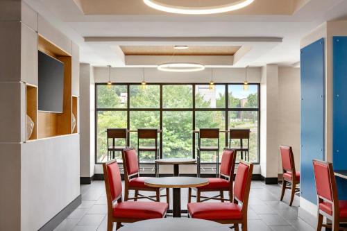 Holiday Inn Express Hotel & Suites Greenville-Downtown