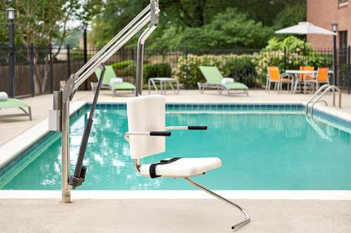 Holiday Inn Express & Suites Greenville-Downtown by IHG - 수영장
