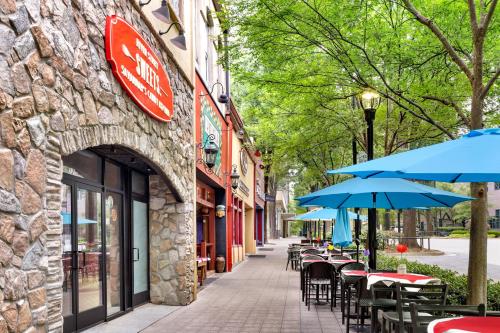 Holiday Inn Express Hotel & Suites Greenville-Downtown an IHG Hotel - image 2