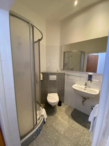Small Double Room image 1