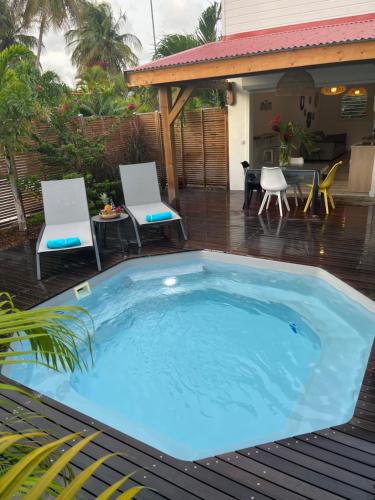 Gîte MAOS piscine et terrasse privée - Location saisonnière - Petit-Bourg