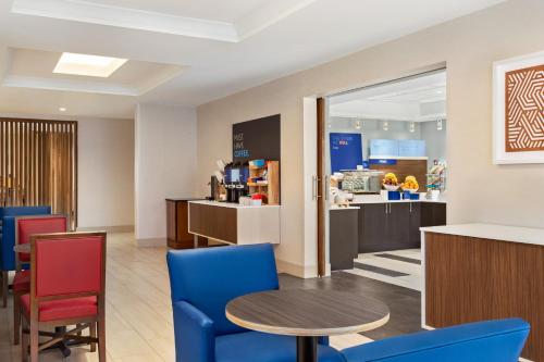 Holiday Inn Express & Suites Denver Airport, an IHG Hotel