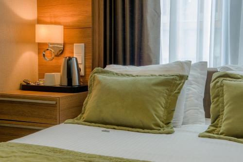 Small Double Room image 1