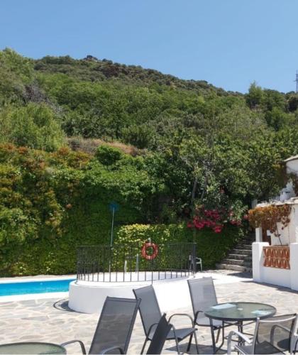 Peldbaseins, La Casita del Árbol Blanco (La Casita del Arbol Blanco) in Bubion