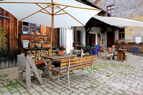 Bejárat, Penzion U Lasiku in Únětice