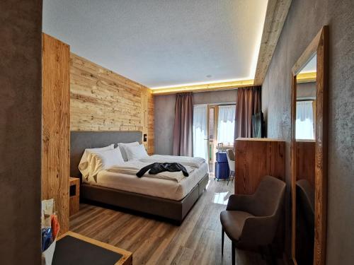 Superior Double Room image 6