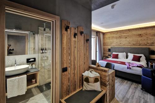 Superior Double Room image 10