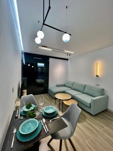 Deluxe apartment bllok, Tirana