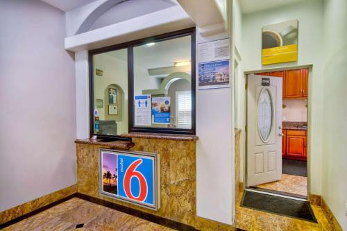 Motel 6-Inglewood CA - image 7