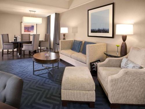 Palliser Suite One Bedroom with One King Bed - City Or Courtyard View