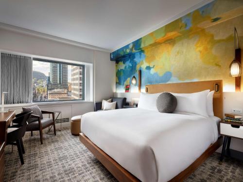 Fairmont King Room with City View