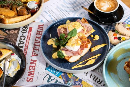 Φαγητό και ποτό, Eyre Hotel in Γουάιαλα