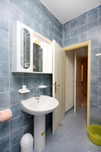 Apartment Kampor 4972b - image 3