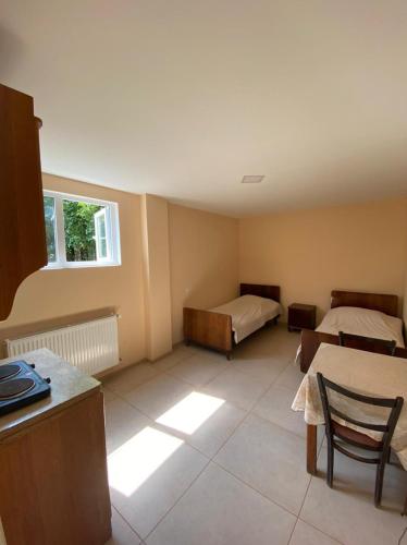 2 twin beds