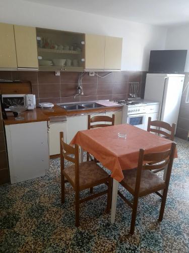 Apartment Kampor 4984b - image 2